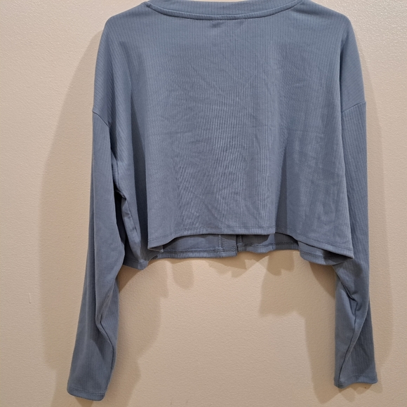 AERO Crop Longsleeve top - Picture 2 of 3